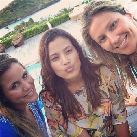 Foto Ellen Jabour Ildi Silva E Mariana Mantega Posam Juntas Em St