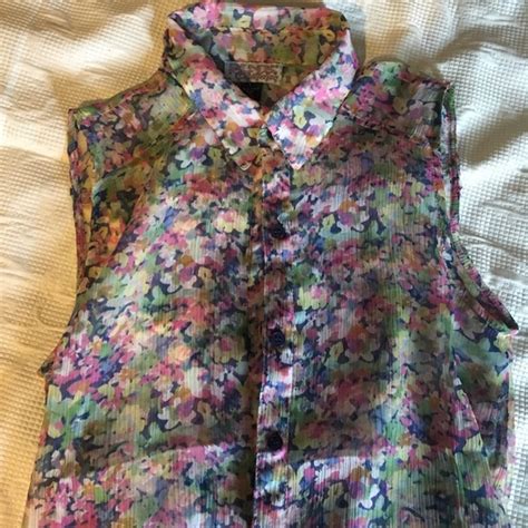 Tops Slightly Sheer Floral Sleeveless Blouse Size L Poshmark