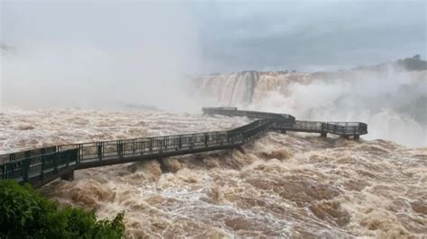 La crecida del agua en las Cataratas del Iguazú: permanecerán cerradas ...