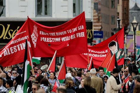 V Malm Ju Protesti V Podporo Palestini Pred Areno Jih Je Policija