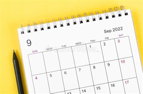 Calendario Del Escritorio De Septiembre De Sobre Fondo Amarillo