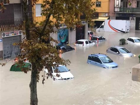 Maltempo In Sicilia Alluvione Lampo A Scordia Coppia Travolta Dalla