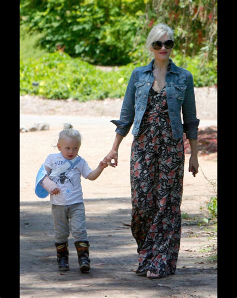 Photo Gwen Stefani Et Son Fils Zuma Qui A Le Bras Cass Le Juin