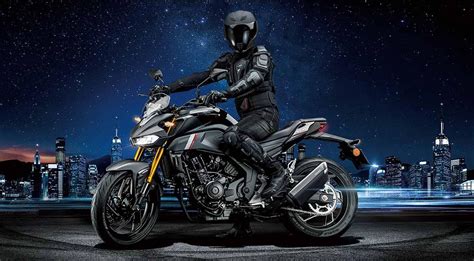 Naked Bike Suzuki 300 Cc 2 Silinder Curi Perhatian LAzone Id