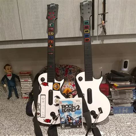 Cheap Sale Outlet Store Lot Of 2 Nintendo Wii Wii U Guitar Hero White