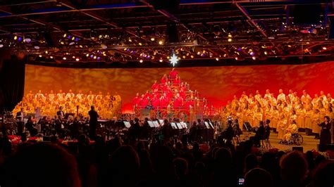 Photos Video Candlelight Processional Returns With Auli I Cravalho