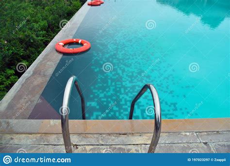 Sky Blue Water in Infinity Swimming Pool at Forest Villa in India Stock ...