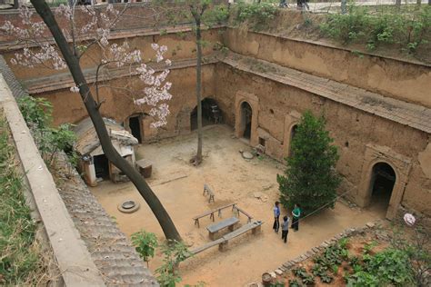 Living Inside the Earth: the Yaodong, cave buildings in China – SOCKS