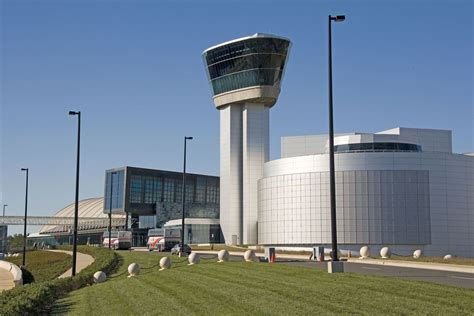 Photos of the Dulles National Air and Space Museum