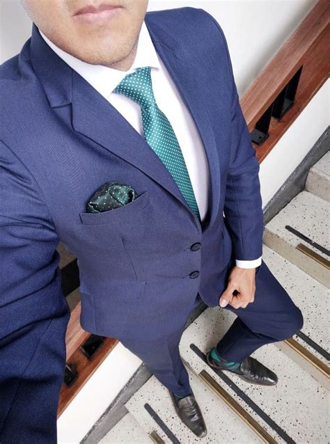 Traje Azul Cobalto Camisa Rosa Clara Corbata Verde Pistacho Pa Uelo