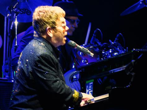 Canal Bis Exibe Um Document Rio Exclusivo Do Cantor Elton John Nesta