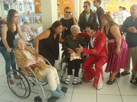 Fãs de Elvis Presley fazem ações beneficentes em SP Promovemos a