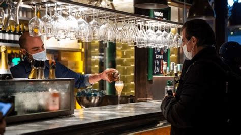 Madrid Felicita El Fin De Las Mascarillas En Interiores