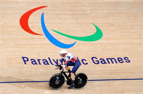 Dame Sarah Storey Wins First Paralympics Gb Gold In Tokyo After World