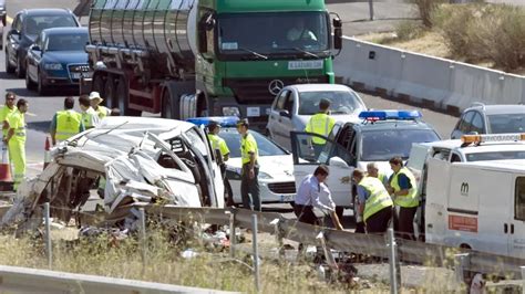 Seis Muertos Tras Embestir Un Cami N A Una Furgoneta En Valencia