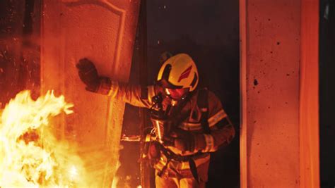 Voraz incendio consumió por completo una vivienda en Rawson las