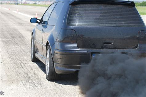 Fumo Dalla Marmitta Auto Come Capire Il Problema Dal Colore