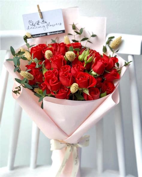 Lady in Red, spray roses bouquet | Spray roses, Spray roses bouquet ...