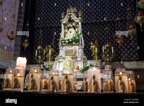 Le Puy En Velay Centre Sud De La France Statue De La Vierge Noire