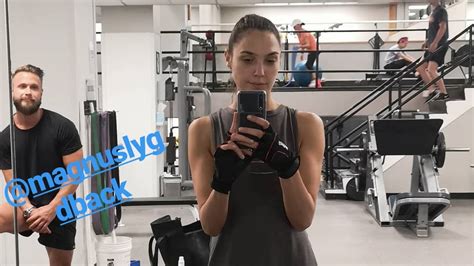 Gal Gadot posts workout photo as 'Wonder Woman 2' filming is about to ...