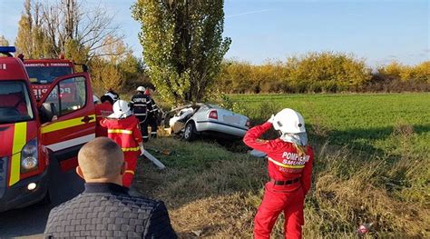 3 Raniti Langa Timisoara Dupa Ce Un Sofer S A Oprit Cu Masina Intr Un