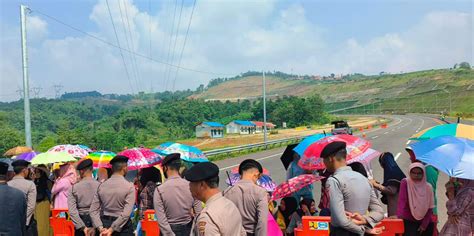 Gt Sumedang Kota Ditutup Sementara Warga Terdampak Blokir Lalulintas