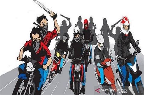 bawa pistol aksi pengeroyokan geng motor  bandung viral genpico jabar