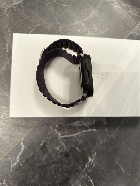 Apple Watch Ultra 2 49mm Titangehäuse mit Alpine Loop Indigo Mittel