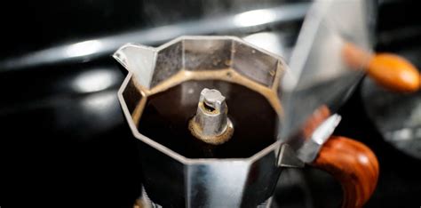 How To Use A Moka Pot Easy Coffee Brewing Guide