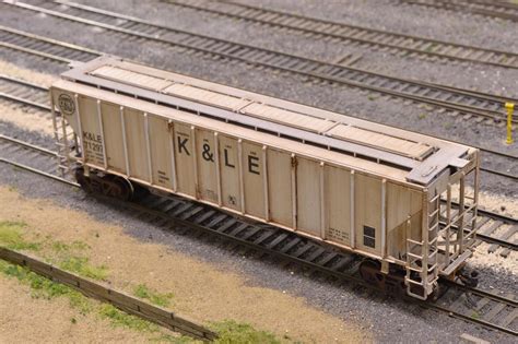 Chesapeake, Wheeling and Erie Railroad: Some Covered Hopper Cars