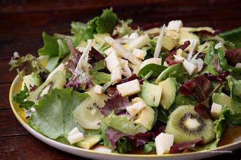 Cocina Para Pobres Ensalada De Brotes Tiernos Queso Y Kiwi