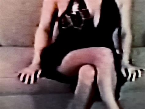 Behaarte Muschi Blankziehende Amerikanische MILF Macht Striptease Im Sexy Kleid Porno XHamster