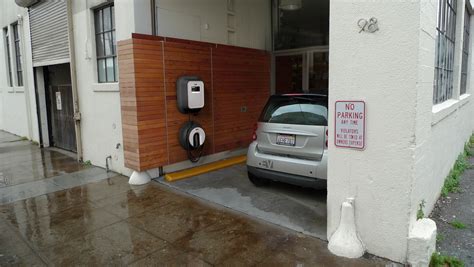 Electric Car Charging Station Gets Smart, Networks With Home