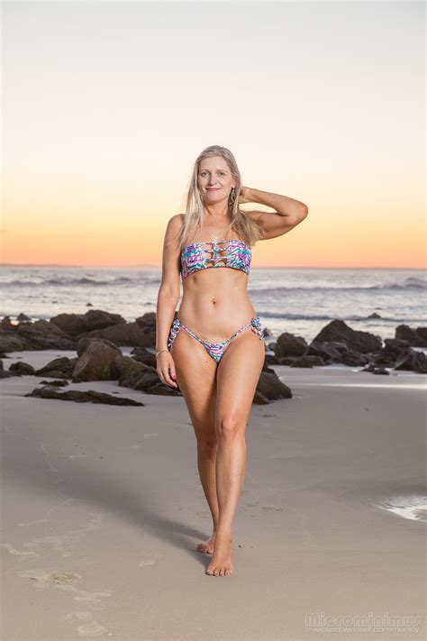 bikini model kmk AI enhanced Sunset 0508 topaz sharpen faceaiポルノ写真