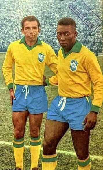 Pin en Pelé Futbol brasileño Equipo de fútbol Leyendas de futbol