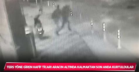 Ters Y Ne Giren Hafif Ticari Arac N Alt Nda Kalmaktan Son Anda Kurtuldular