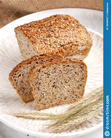 Traditioneller Sauerteigroggenbrot Vollweizenbrot Mit Dem Leinsamen