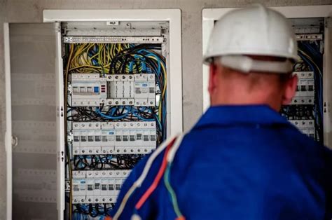 Técnico em Eletrotécnica: O que faz? Quanto ganha?