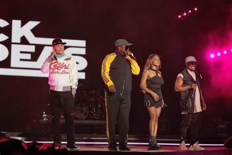 The Black Eyed Peas Convierte El Tecate Emblema En Una Fiesta