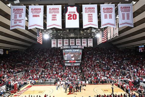 Crimson Tide honors Hudson with number retirement — River Region Sports