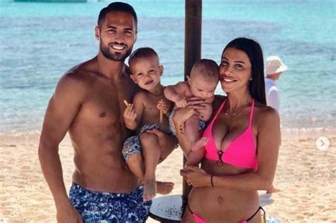 Hot Sexy Enza De Cristofaro Bikini Pics