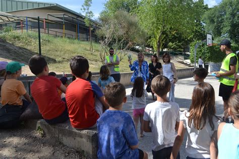 La Alcaldesa De Collado Villalba Visita El Campamento Urbano De Verano