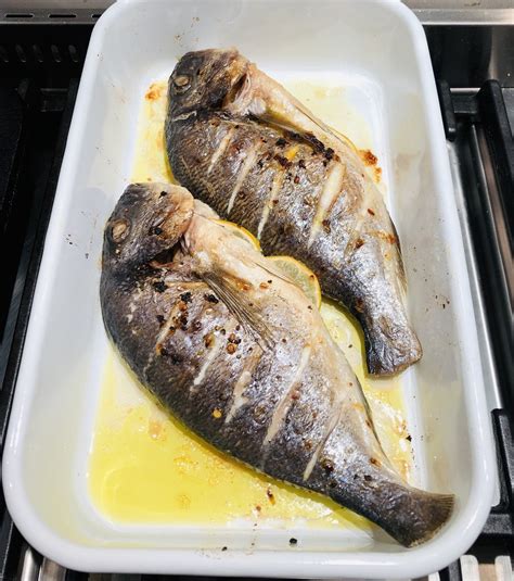 Hele Dorade Uit De Oven Lekker Tafelen