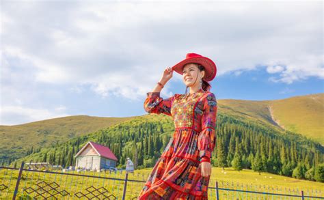 伊犁草原空中草原美女人像摄影图片素材 伊犁草原空中草原美女人像摄影设计素材 伊犁草原空中草原美女人像摄影摄影作品 伊犁草原空中草原美女人像摄影