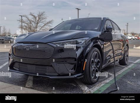 Indianapolis Circa Mars 2022 Ford Mustang Mach E SUV Exposition La