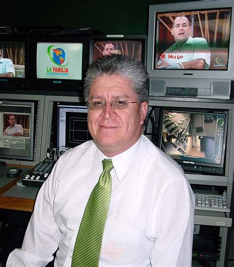 Jorge Vel Squez De Global Media Televisi N En D As Sale Cable