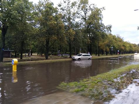 Burza I Ulewa W Odzi Miasto Sparali Owane Przez Pow D