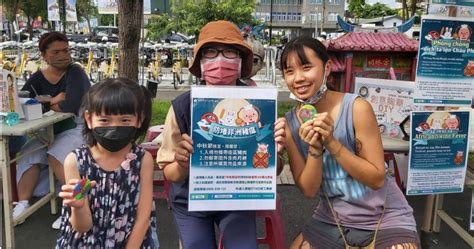 移民署屏東站防範非洲豬瘟 結合新住民母語宣傳及創意胸章diy 寓教於樂 生活 Ctwant