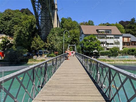 Berne En Suisse Pont De Kirchenfeld Avec Le Aar Le Fleuve Authentique