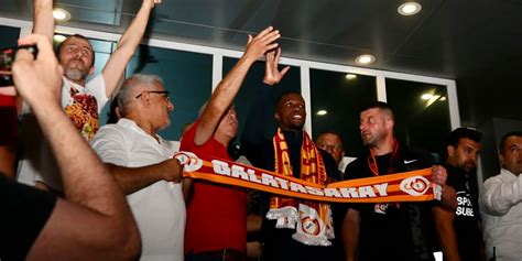 Galatasaray dan Wilfried Zaha ya görkemli karşılama